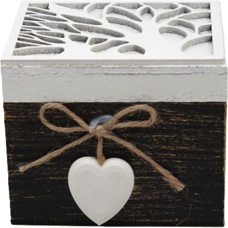 Una scatola decorativa in legno, perfetta per un regalo. (1/5)