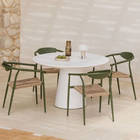 Set de mesa redonda Ø120 cm en cemento Noemi y 4 sillas de jardín apilables con reposabrazos en aluminio y ratán sintético Marsh SKLUM       