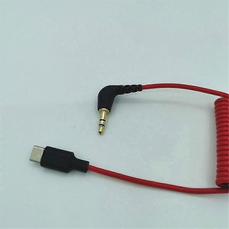 Câble audio spiralé USB-C vers 3,5 mm avec connecteur TRS coudé pour adaptateur RODE Wireless Go II. (1/5)