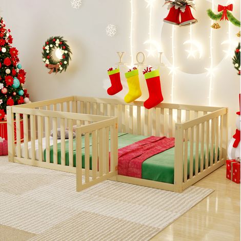 Lit au sol enfant en bois massif naturel 90x200 cm avec barrière de sécurité et petite porte (1/5)