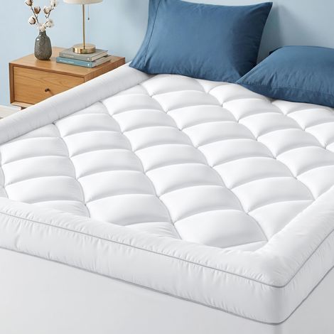 Surmatelas 140 x 190cm Blanc, 1000gsm surmatelas Ultra-Doux avec Poches Profondes, protège-Matelas Lavable en Machine, adapté aux Matelas jusqu'à 40 cm d'épaisseur (1/5)