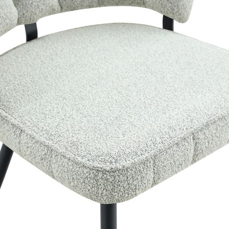 Ensemble repas : comprend une table ronde (diamètre de 107 cm) avec étagères de rangement à deux niveaux et deux chaises gris clair  les chaises présentent un dossier en forme de pétale et un revêteme (1/5)