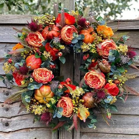 Weihnachtskranz mit Herbstpfingstrosen und Kürbissen - 40 x 40 cm -
