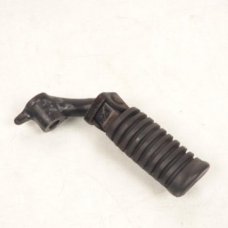 [PRODUIT D'OCCASION] Platine de repose pied pilote droit origine pour moto Yamaha 500 (1/2)