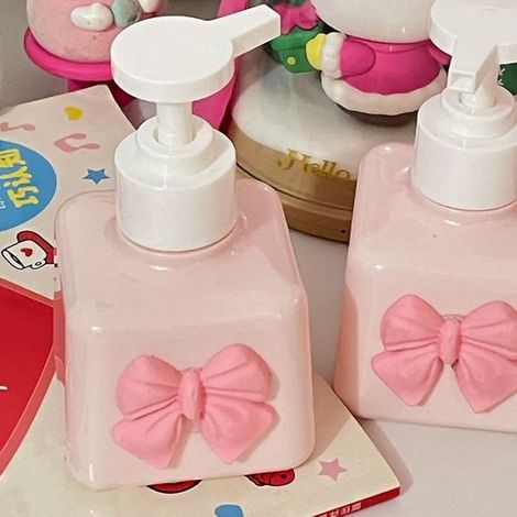 Flacone per shampoo e lozione ad arco in 2 pezzi, flacone in plastica pressabile per disinfettante mani, accessori decorativi per il bagno dell'hotel. (1/5)