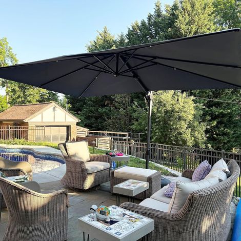 Parasol Déporté 2,5 x 3,5 m Gris Clair avec Pied de Croix Inclinaison à gauche et à droite, Ombre adaptable, Rotation à 360°, Inclinaison 5 positions, Parasol de jardin extérieur (1/5)