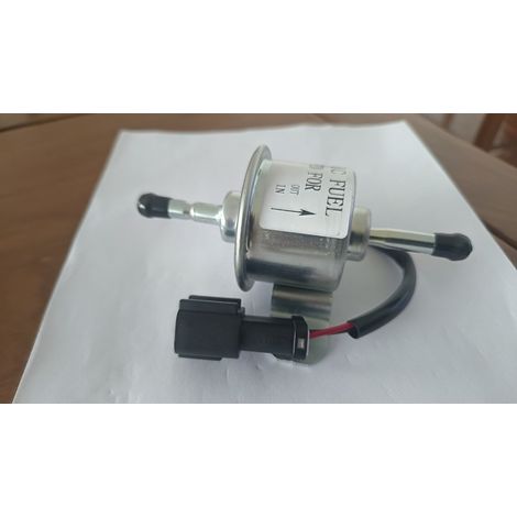 Les pompes à carburant électroniques AM876266 et AM876207 conviennent aux moteurs Yanmar 430 et 755. (1/4)