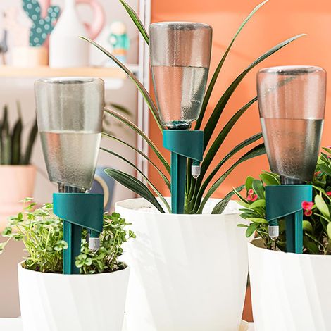 6pcs Dispositif d'insertion d'auto eau d'auto arrosage, avec des bouteilles de 6pcs 500 ml Kits d'irrigation à goutte automatique avec une soupape de commande à libération lente pour les plantes vert (1/5)