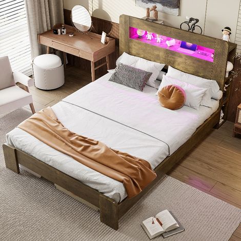 Bettgestell Holz 140x200 cm mit Stauraum im Kopfteil, LED-Beleuchtung und integrierten Steckdosen, modernes Plattformbett in Vintage-Holz (1/5)