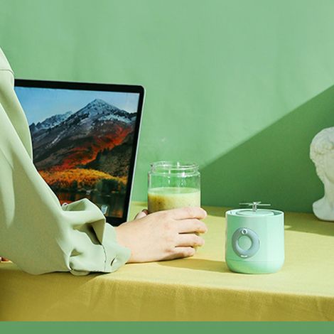 Beliebter tragbarer Entsafter, Mini-Elektro-Entsafter, kleiner Haushalts-Entsafter, USB-Entsafter, Matcha-Grüntee. (1/4)