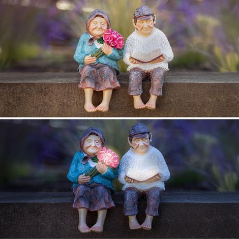 Grandparent Statues Garden Ornaments Outdoor Solar Powered Garden Decorations Grandmother & Grandfather Figurines with Warm Glow Lights – Resin Statue for Patio (1/5)