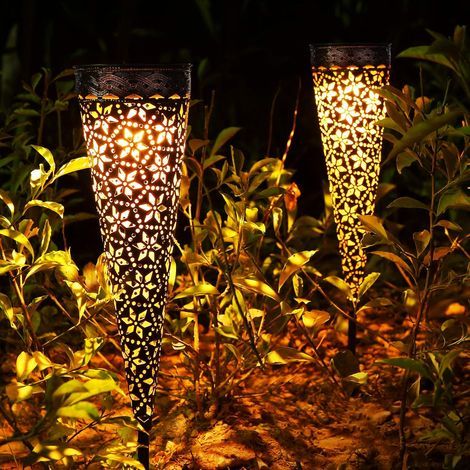 Lampes solaires en métal pour jardin extérieur, lot de 2 lampes solaires de jardin à LED avec IP65 étanche, lampes de jardin solaires orientales blanc chaud (1/5)