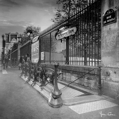 Tableau sur verre rue de Rivoli Paris 45x45 cm - Impression sur Verre - Image HD imprimée sur Verre - Tableau mural décoratif en verre - Finition Brillante - Fabriqué en France (1/5)