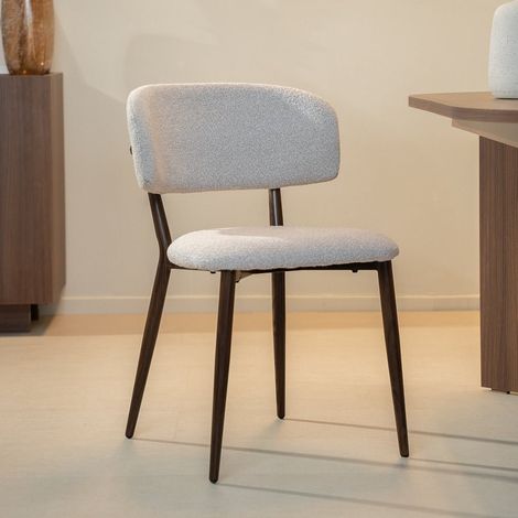 Japandi Esszimmerstuhl Yura Beige – Rahmen in Walnussoptik (1/5)