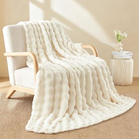 Couverture, 180150 cm Plaid Fausse Fourrure, Doux et Pelucheux Plaid Canape Grande Taille pour Canapé et lit Chambre à Coucher Bureau Blanc Cassé (1/5)