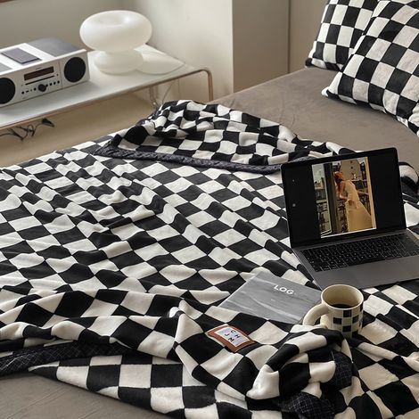 Couverture en laine à carreaux vintage noire 150x200cm, moderne et chaude pour canapé, jeté en flanelle polaire pour automne hiver, douce et confortable pour le salon. (1/5)