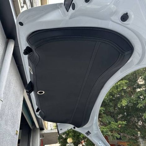 1 piece. Color: Black. Material: Microfiber leather. Fits: Tesla Model 3/Y.