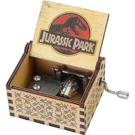 Black Queen wooden music box with crank, ideal for Halloween, Christmas, a birthday or New Year. (1/4)