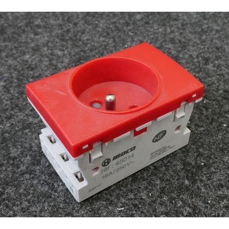 Prise de courant 2P+T TerCia simple rouge inclinée spécial goulotte PC-SG Pratique IBOCO