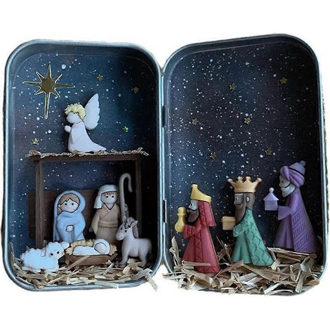 Crèche de Noël artisanale en forme de cabane, décoration de bureau -- (1/5)