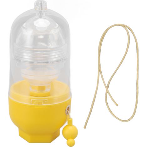 Goldener manueller Eiermixer, praktisch zum Verquirlen von Eiern und Eigelb zu Hause. (1/5)