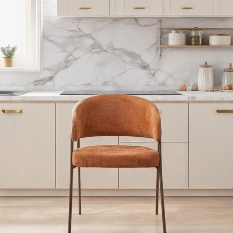 Chaise de cuisine design orange en tissu chenille et métal laiton (1/5)