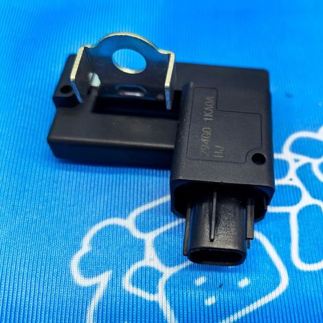 28850-28040 is a current sensor for the battery of the 08-11 Lexus GS450h automotive vehicle. (1/4)