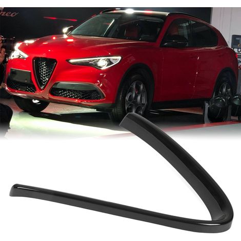 Der glänzend schwarze V-förmige Kühlergrill ist passend für den Alfa Romeo Giulia 2017-2020 (OC11810). (1/5)