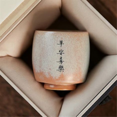Tasse à thé en céramique faite à la main avec détails dorés, design asiatique authentique, compatible lave-vaisselle et micro-ondes (1/5)
