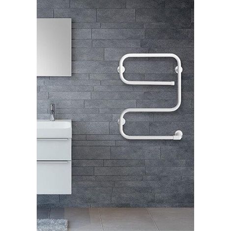 LVI – Sèche-serviettes électrique 70W vertical blanc – Hauteur 625mm, largeur 450mm, profondeur 105mm – Design asymétrique en acier (1/5)