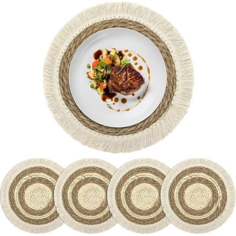 Ensemble de quatre sets de table ronds de style bohème avec pompons en paille, adaptés aux cuisines et aux salles à manger. (1/5)