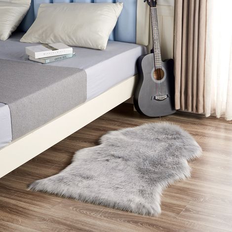 Tapis en peau de mouton d'une seule pièce, tapis moelleux en fausse fourrure, tapis universel de différentes tailles pour chambre, salon, chaise ou canapé (gris clair) - 60x90 cm (1/5)