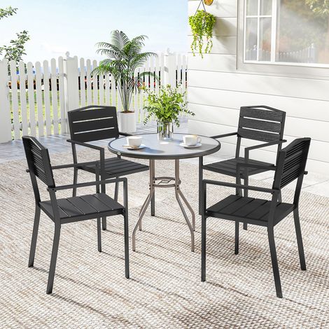 Set di 4 sedie da giardino impilabili, con sedile e schienale a doghe in HDPE, braccioli, struttura in metallo, colore nero.