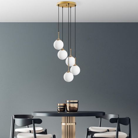 Élégant lustre doré, hauteur réglable 40-115 cm, corps en métal, capuchon Ø 15 cm, 5 ampoules E14 max. 40 W, pour les espaces de vie modernes, indice IP20. (1/5)