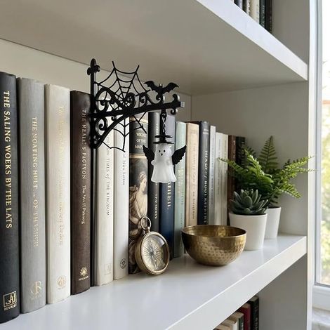 Niedliches neues Feiertagsdesign: Halloween-Bibliotheksregallaterne – Kürbis-Regallampe mit Flügeln und geisterhaftem Design