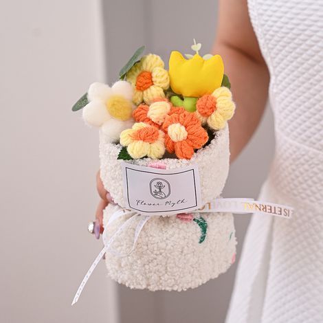 Künstlicher Blumenstrauß (1 Stück), gehäkelte Blumen: perfektes Geschenk für Mama, Freundinnen oder Frauen zum Geburtstag, Valentinstag, als Dekoration für Zuhause, in den Farben Orange/Gelb. (1/5)