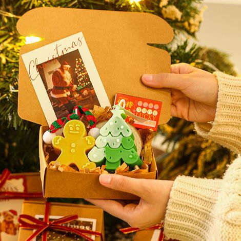 Bougies coniques de Noël, bougies chauffe-plat en forme de bonhomme en pain d'épices avec boîte cadeau, bougies en cire faites à la main pour décoration de fête de Noël, décorations de table pour la m (1/4)