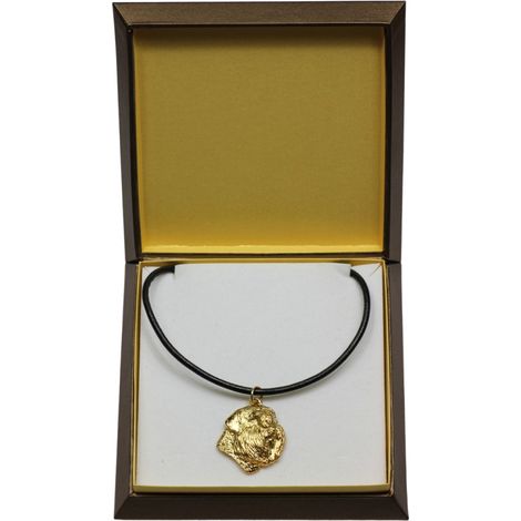 Bouvier des Flandres: un collar con forma de perro en una caja de regalo, un colgante chapado en oro para amantes de los perros, una joya impresionante de Art-Dog. (1/5)