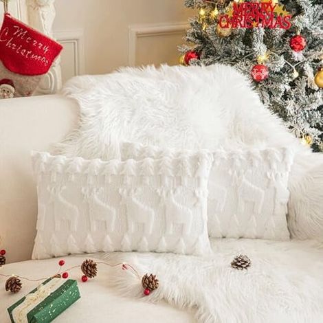 Juego de dos fundas de cojín con estampado de renos navideños, 30 x 50 cm, cojines decorativos blancos de suave piel sintética, ideales para sofás y para la decoración navideña e invernal.