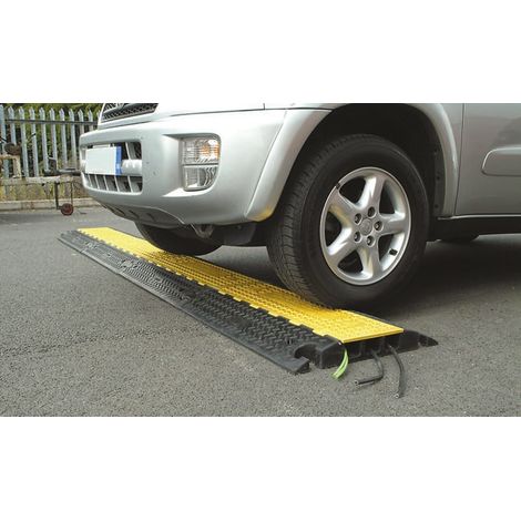 Protège câble RS PRO, Ø interne: 50, 60mm, long. 0.9m, Caoutchouc Noir/Jaune ( Prix pour 1 )