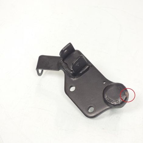 [PRODUIT D'OCCASION] Platine repose pied pilote droit pour Suzuki 650 V-strom (1/2)