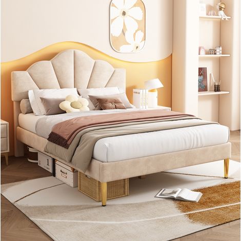Bett elegant 140x190 cm aus Samt in Beige, Muschel-Kopfteil höhenverstellbar, Lattenrost und goldfarbene Füße (1/5)