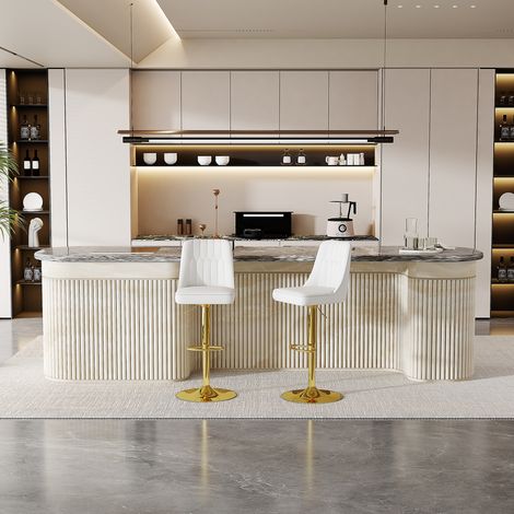 Lot de 2 tabourets de bar pivotants 360°,dossier PU blanc matelassé,pieds métal doré adapté îlot de cuisine et plan de travail.