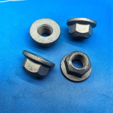 54588-EN00A is suitable for the lower control arm bolts and lower suspension nuts of Nissan Patrol, Murano, Teana, and Citroën. (1/4)