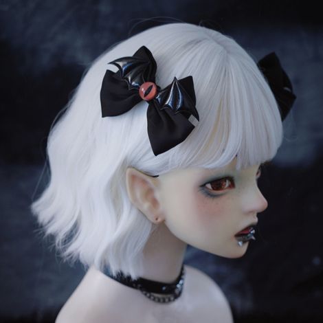 Pince à cheveux gothique faite main en forme d'œil de diable, d'aile de chauve-souris et de nœud, accessoire de coiffure punk pour les sous-cultures sombres (1/5)