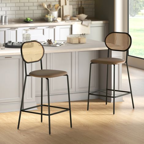Set aus 2 hohen Küchenhockern mit Rattan-Rückenlehne, PU-Sitzfläche, Stahlgestell und Fußstütze, Braun