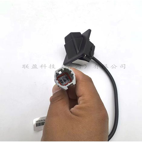 957603Z250 is suitable for 2011-2014 Hyundai I40 vehicles with rearview camera and reversing image system. (1/4)