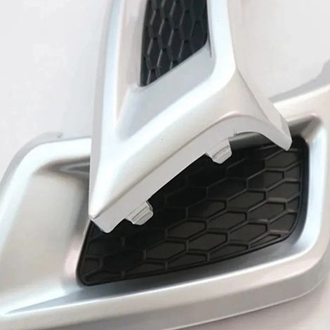 Ein Paar Auspuffrohrabdeckungen LR127492 und LR127493 für 20-24 Zoll Land Rover Discovery Sport L550. (1/4)