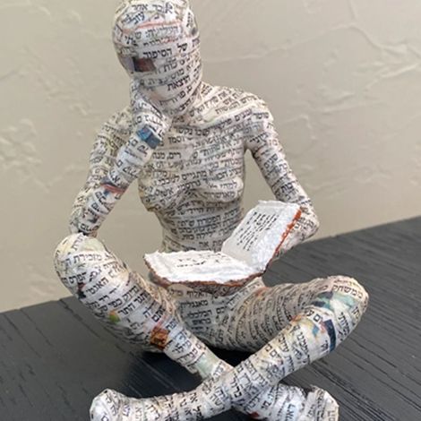 Figurine en résine femme lisant, décoration bibliothèque étagère, objet artisanal pâte à papier, brun foncé, 1 pièce (1/4)