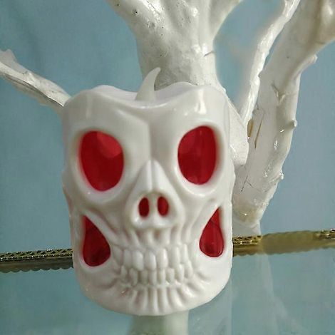 Cadeaux pour Halloween- Halloween-17 LED Lights Skull Ghost Holding Candle Lamp Holloween Party Table Top Decorations for Home Haunted House Ornaments (1/5)